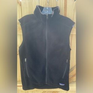 Patagonia Synchilla Men’s Fleece Vest Medium Black – Excellent Layering Piece
24